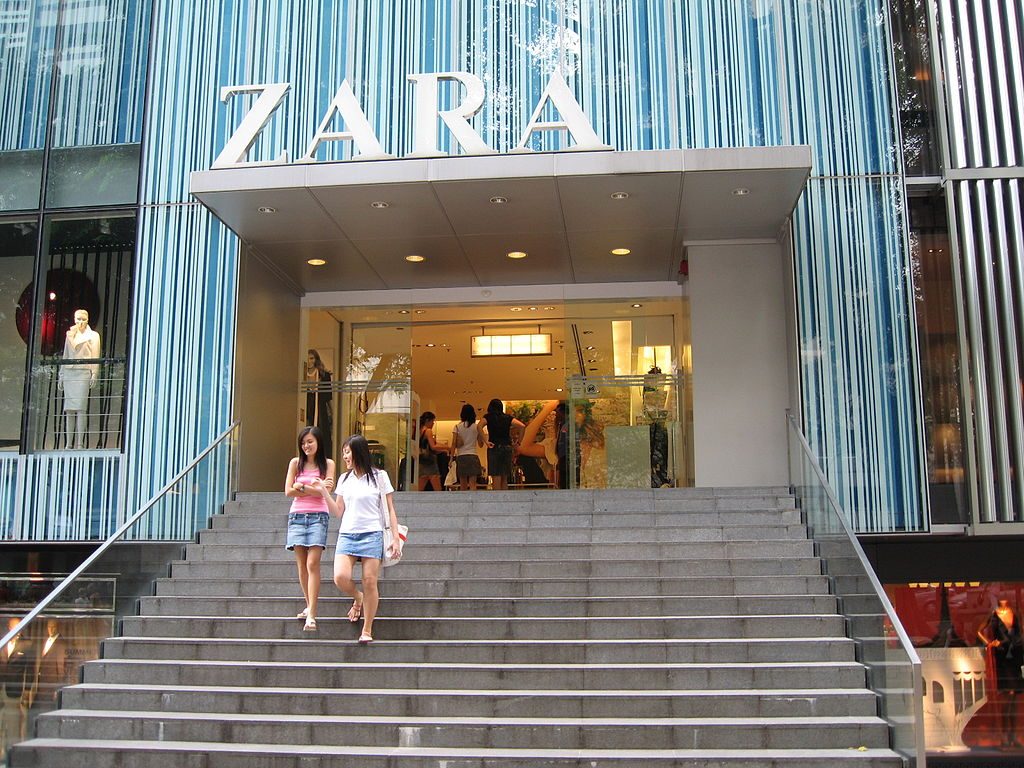 Zara es la marca de moda más buscada en Google España, Formación y estudios